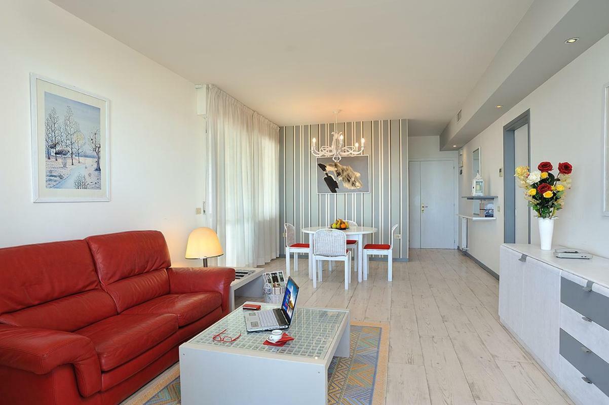 Residence Riccione Beach Apartments エクステリア 写真