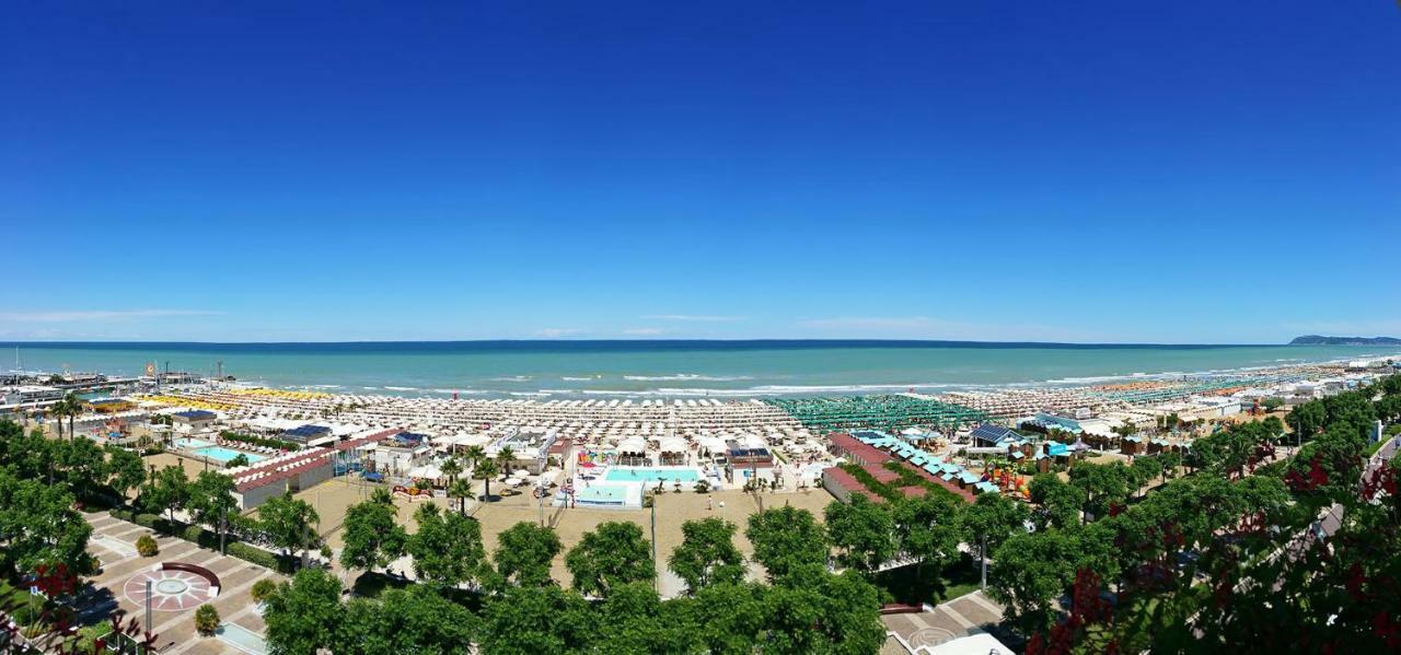 Residence Riccione Beach Apartments エクステリア 写真